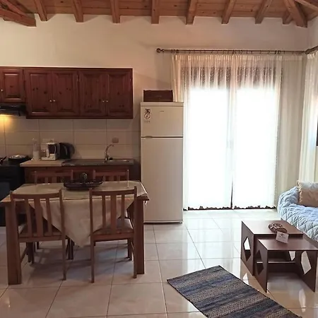 Comfortable And Cozy House Near And Center Apartment