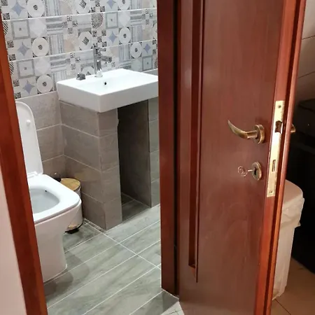Comfortable And Cozy House Near And Center *