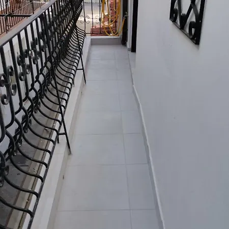 Comfortable And Cozy House Near And Center Appartamento *