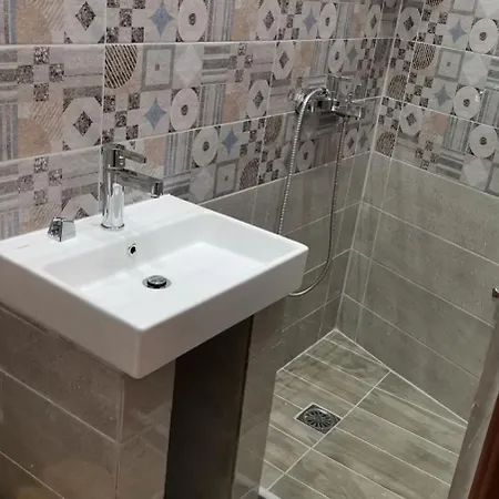 Comfortable And Cozy House Near And Center Appartamento *