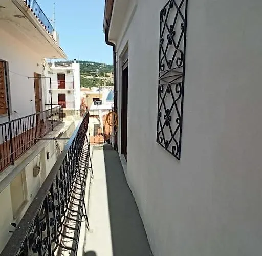 Apartment Comfortable And Cozy House Near And Center