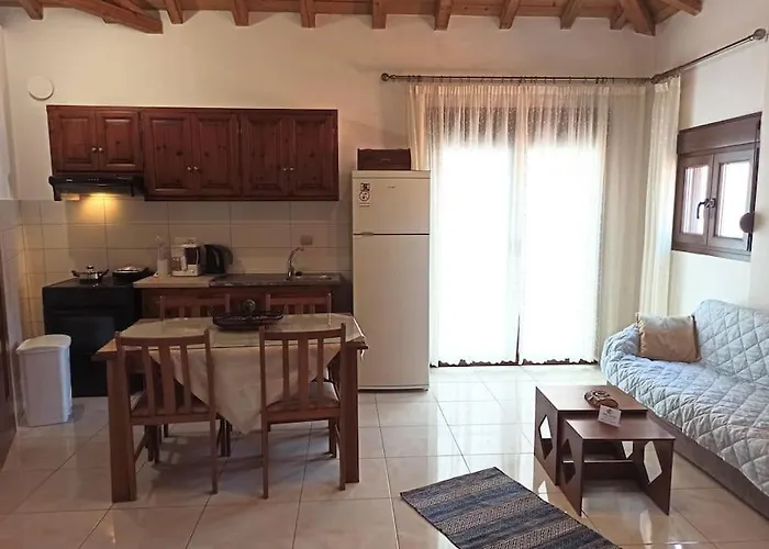 Comfortable And Cozy House Near And Center Apartment