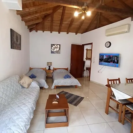 Comfortable And Cozy House Near And Center 아파트 *