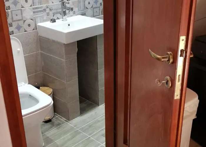 Comfortable And Cozy House Near And Center *